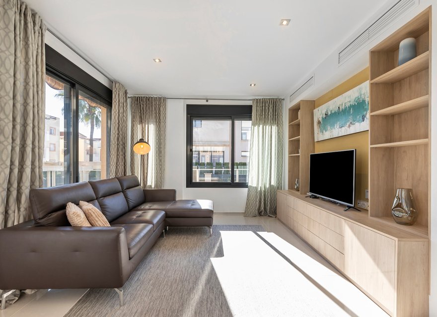 Resale - Villa - Orihuela Costa - La Zenia