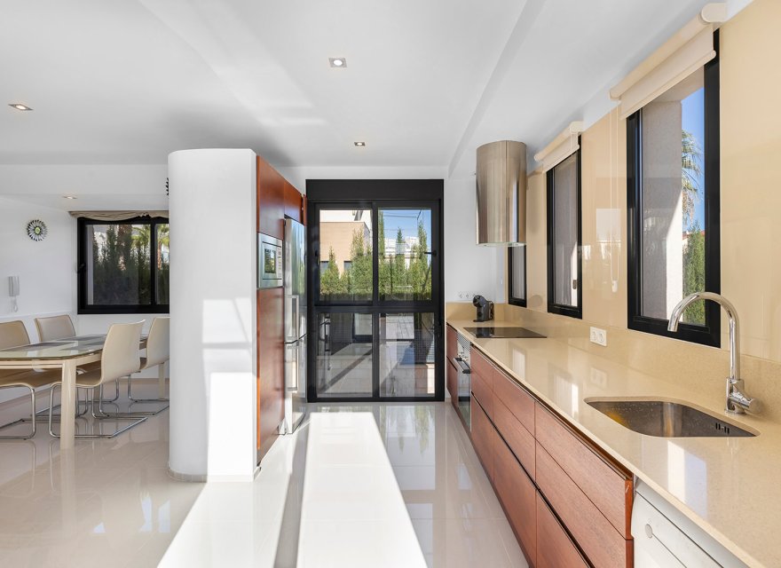 Resale - Villa - Orihuela Costa - La Zenia