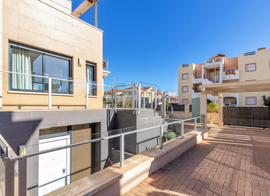 Resale - Villa - Orihuela Costa - La Zenia