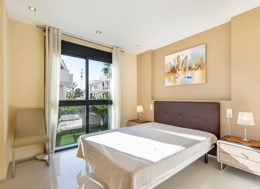 Resale - Villa - Orihuela Costa - La Zenia