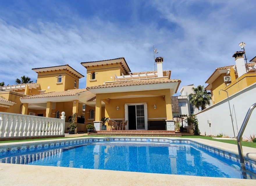 Resale - Villa - Orihuela Costa - La Zenia