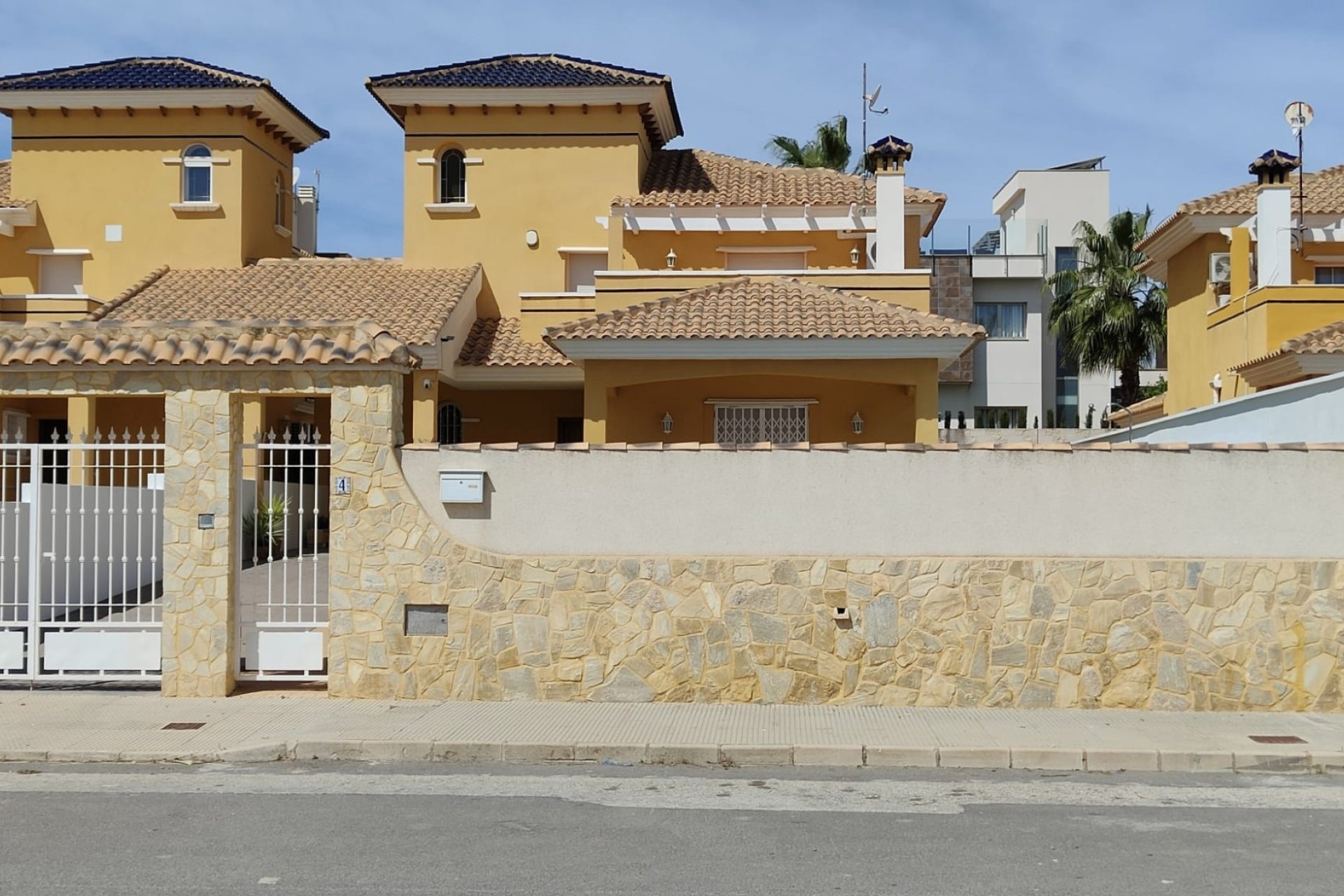 Resale - Villa - Orihuela Costa - La Zenia