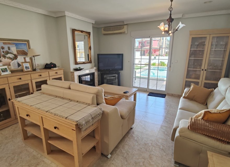 Resale - Villa - Orihuela Costa - La Zenia