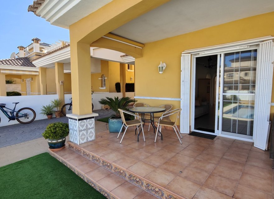 Resale - Villa - Orihuela Costa - La Zenia