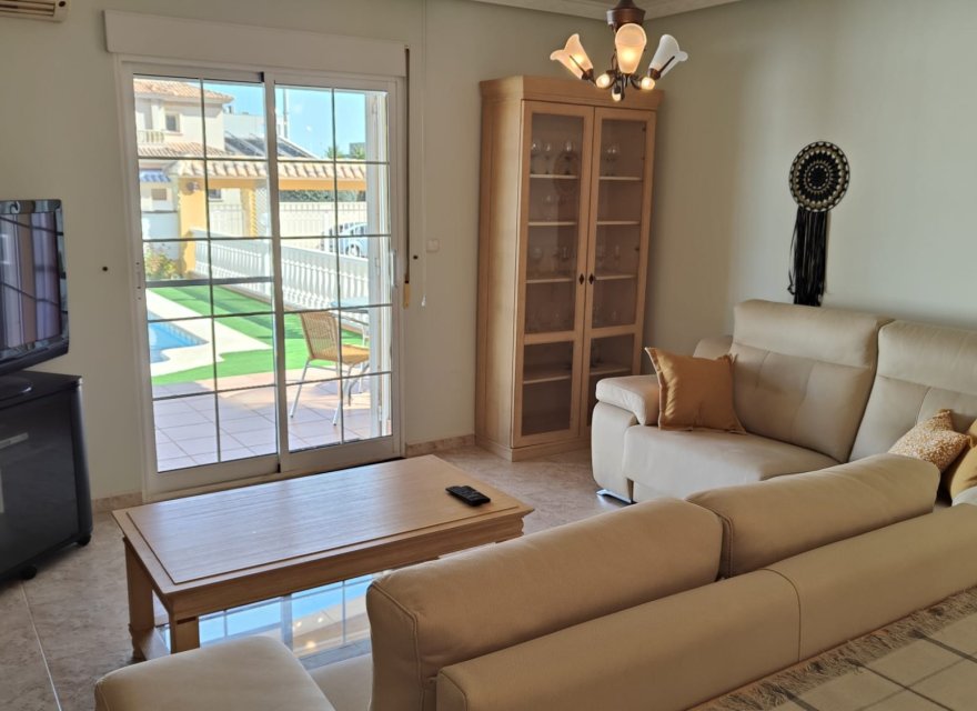 Resale - Villa - Orihuela Costa - La Zenia