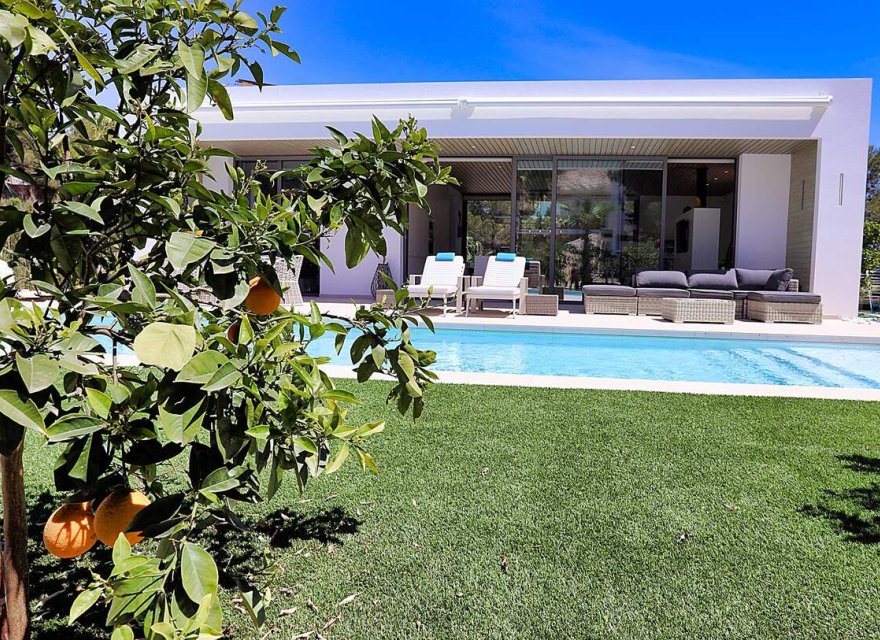 Resale - Villa - Orihuela Costa - Las Colinas Golf