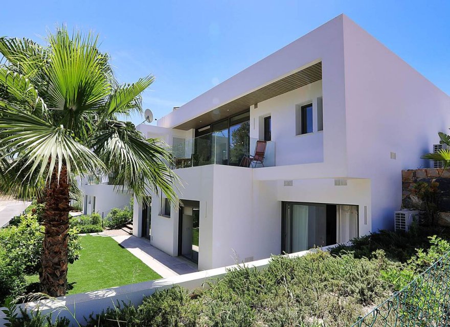 Resale - Villa - Orihuela Costa - Las Colinas Golf