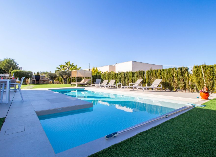 Resale - Villa - Orihuela Costa - Las Colinas Golf