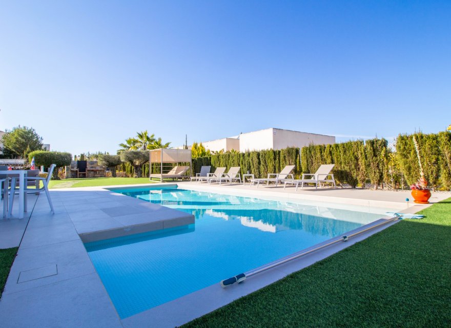 Resale - Villa - Orihuela Costa - Las Colinas Golf