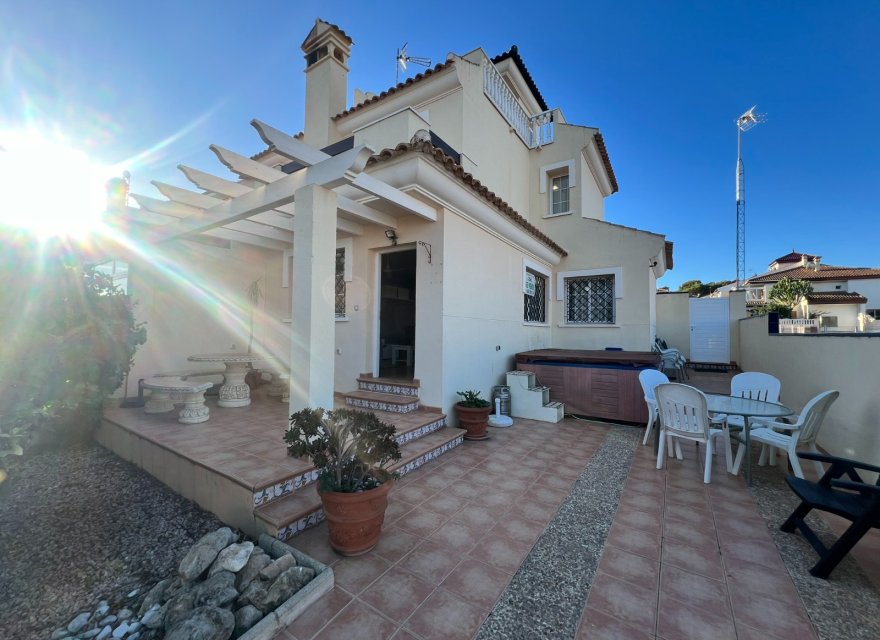 Resale - Villa - Orihuela Costa - Mil Palmeras