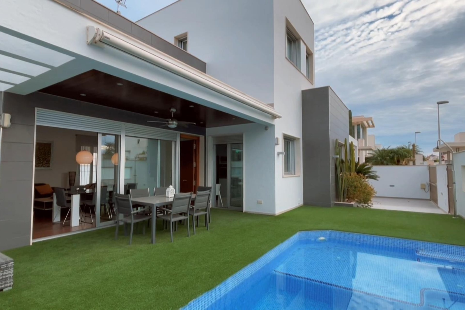 Resale - Villa - Orihuela Costa - Mil Palmeras