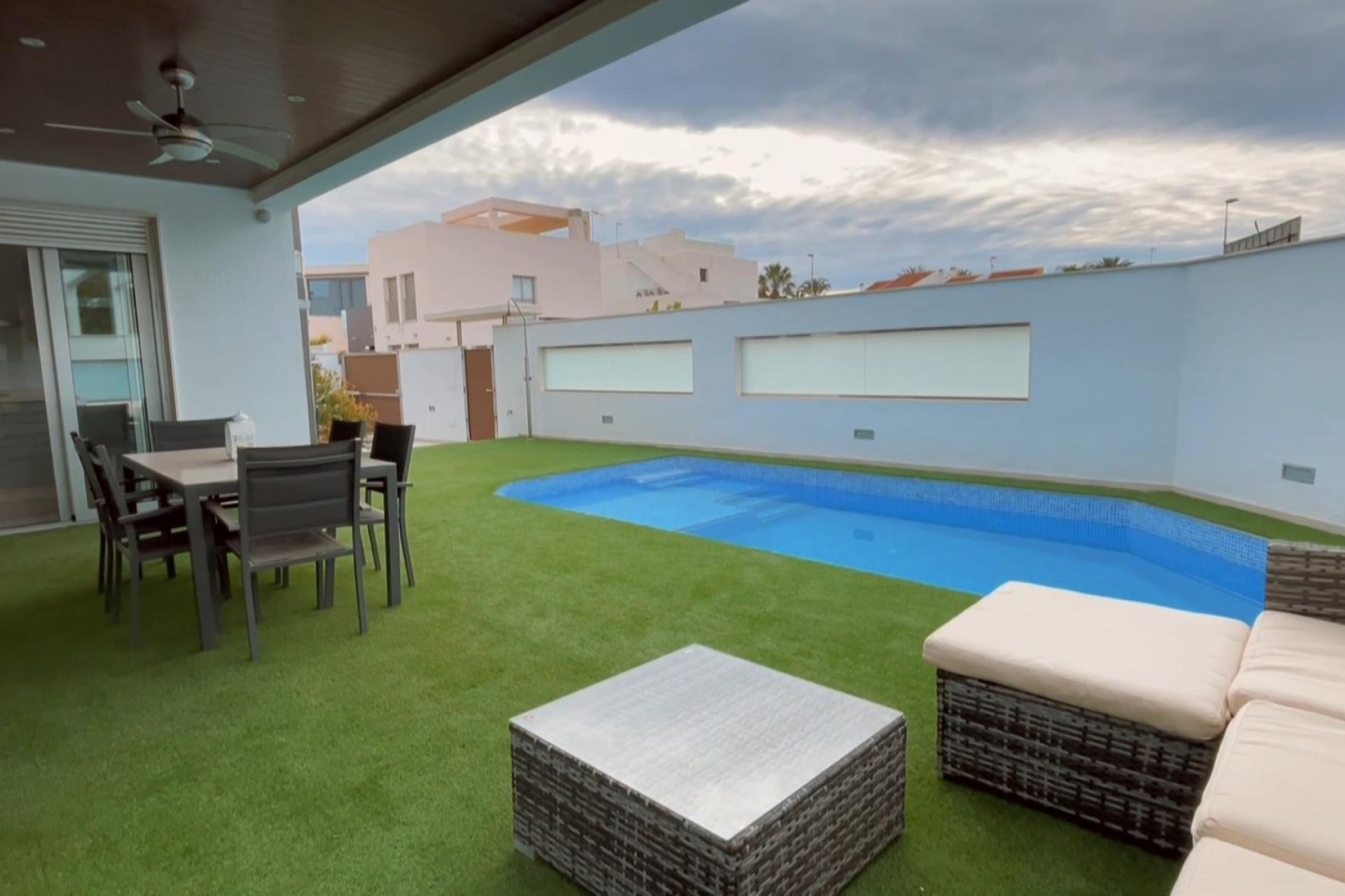 Resale - Villa - Orihuela Costa - Mil Palmeras