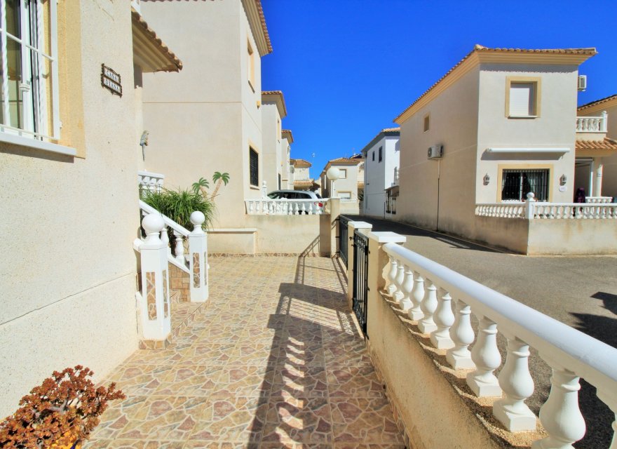 Resale - Villa - Orihuela Costa - Playa Flamenca