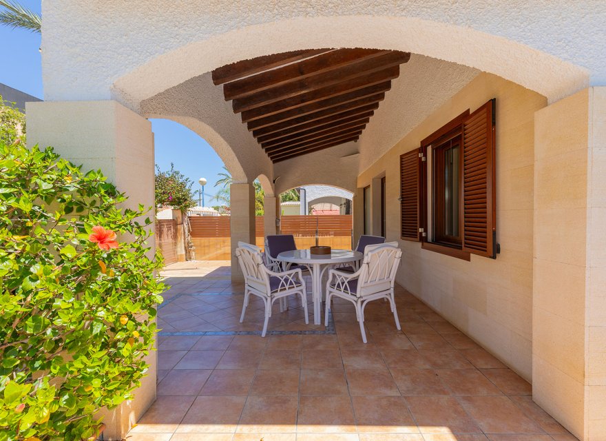 Resale - Villa - Orihuela Costa - Punta Prima
