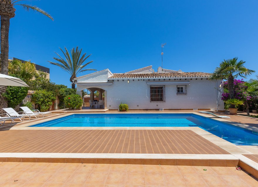 Resale - Villa - Orihuela Costa - Punta Prima