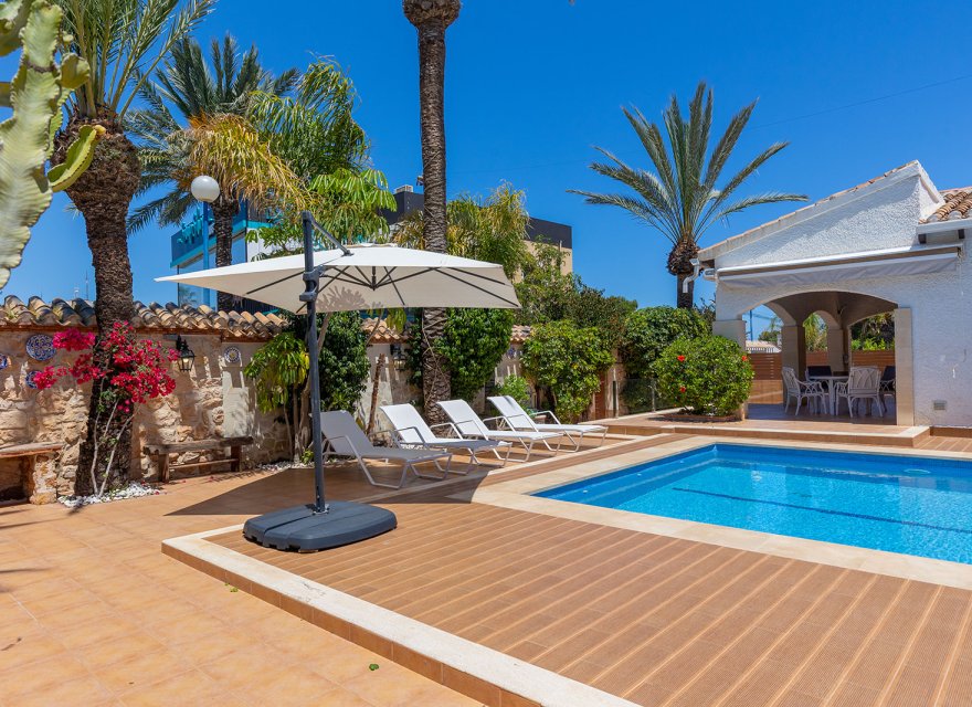 Resale - Villa - Orihuela Costa - Punta Prima
