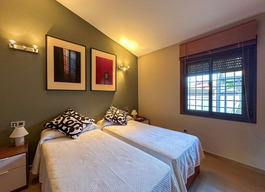 Resale - Villa - Orihuela Costa - Punta Prima