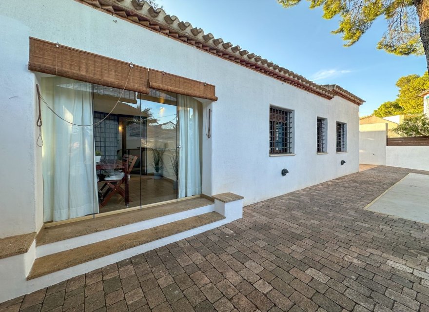 Resale - Villa - Orihuela Costa - Punta Prima