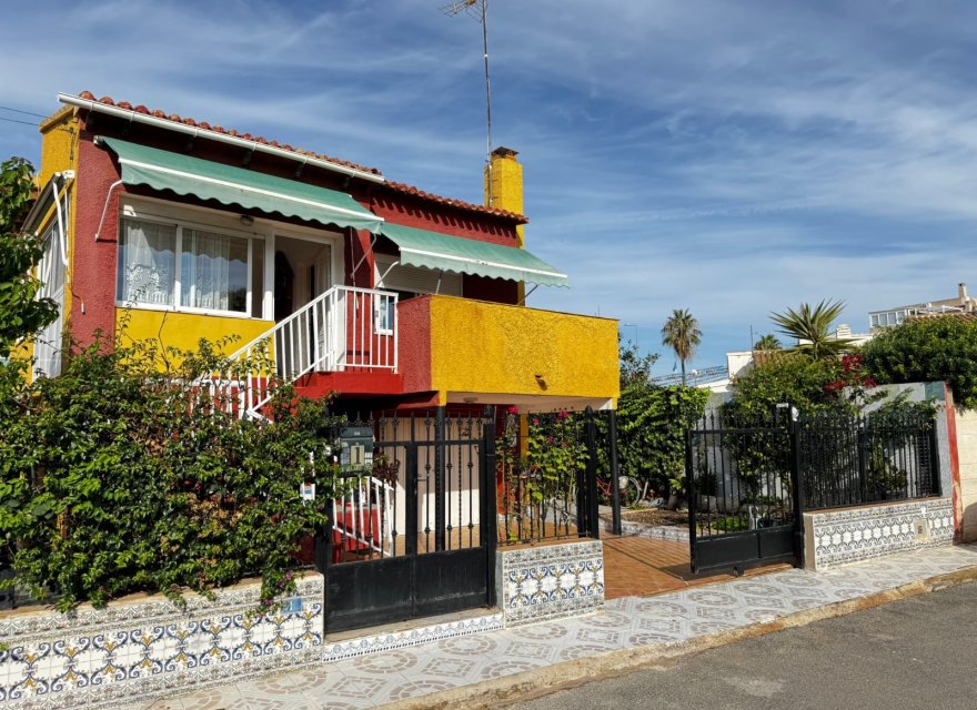 Resale - Villa - Orihuela Costa - Punta Prima