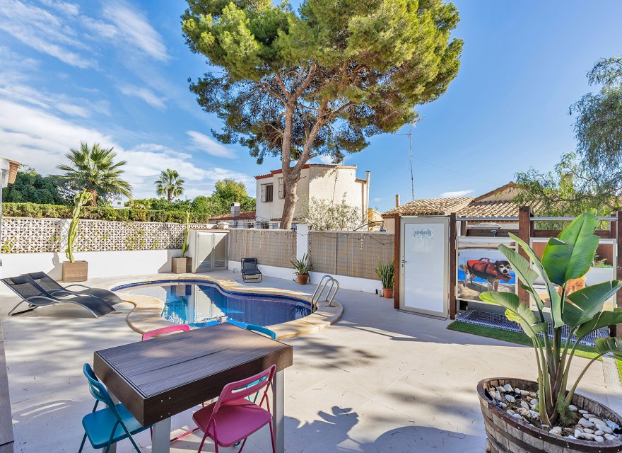 Resale - Villa - Orihuela Costa - Punta Prima