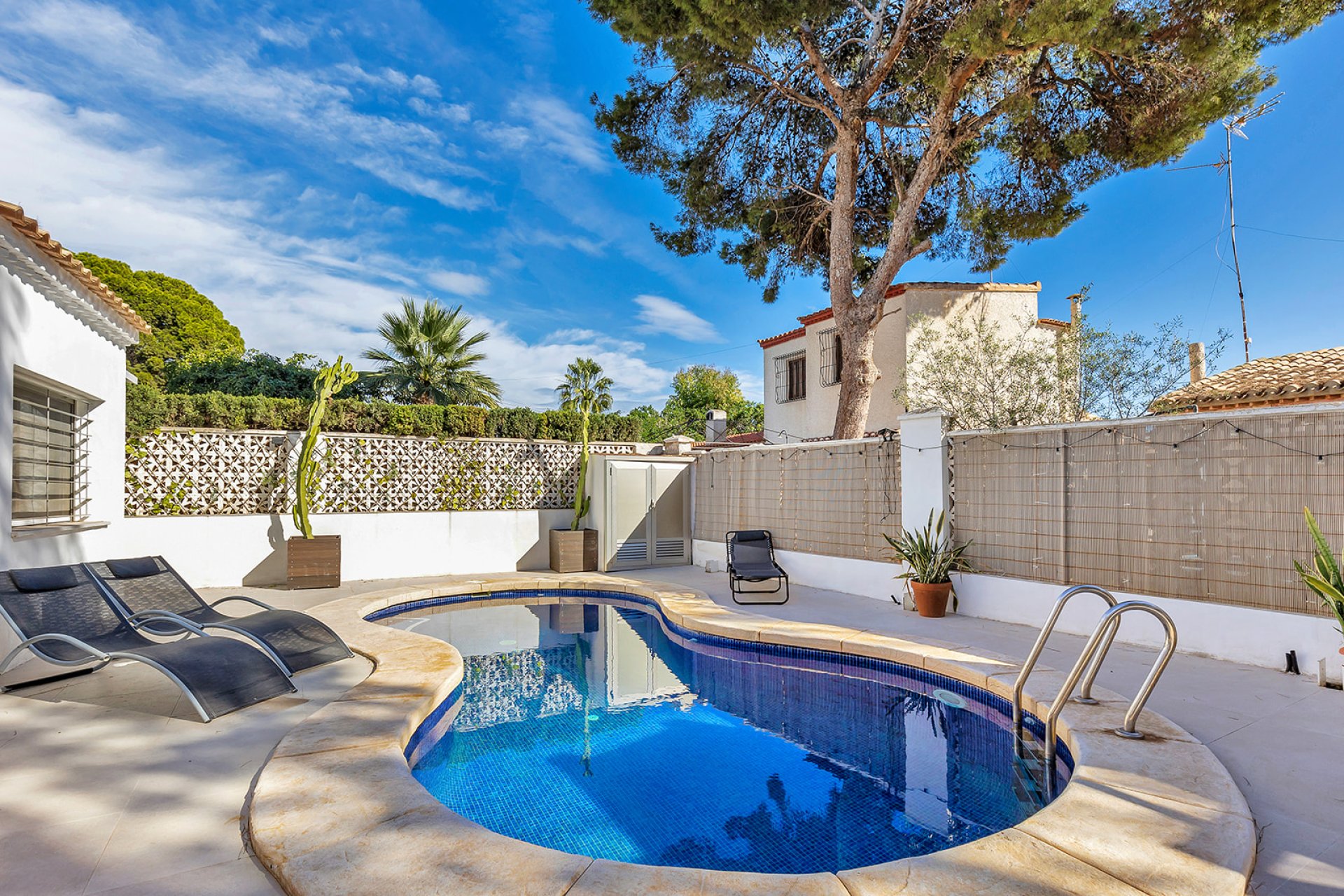 Resale - Villa - Orihuela Costa - Punta Prima