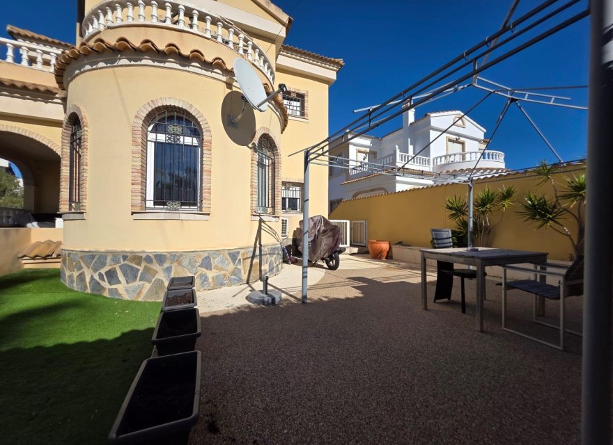 Resale - Villa - Orihuela Costa - Villamartín-las Filipinas