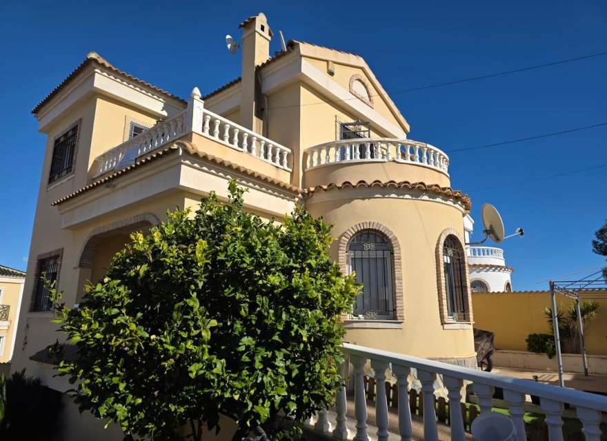 Resale - Villa - Orihuela Costa - Villamartín-las Filipinas