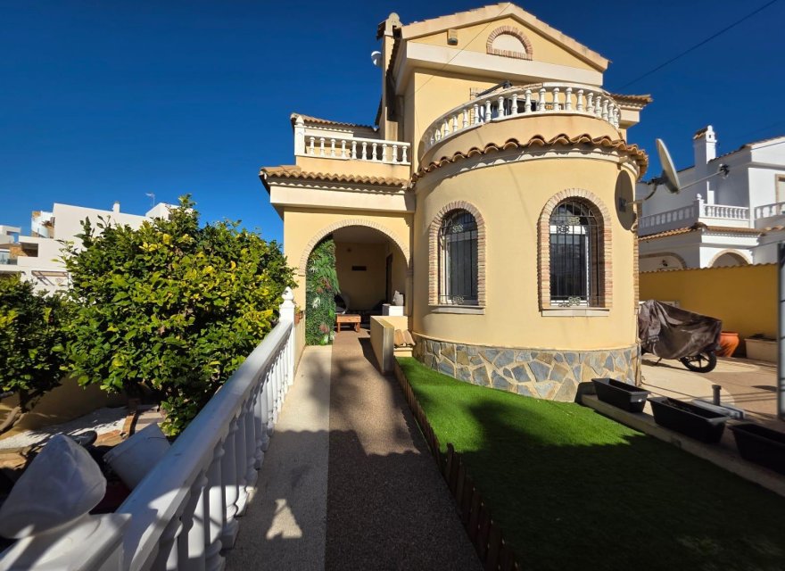Resale - Villa - Orihuela Costa - Villamartín-las Filipinas