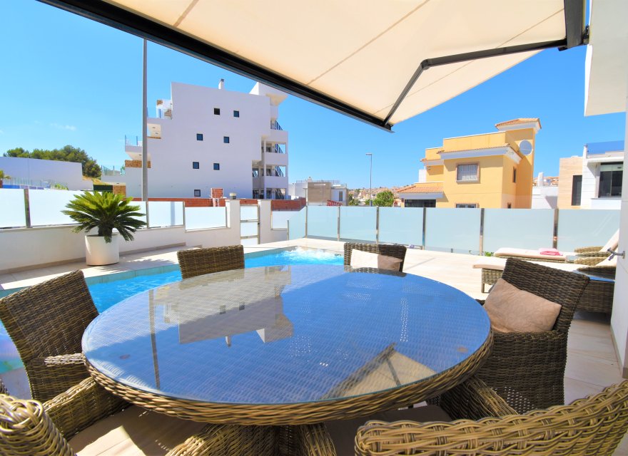 Resale - Villa - Orihuela Costa - Villamartín