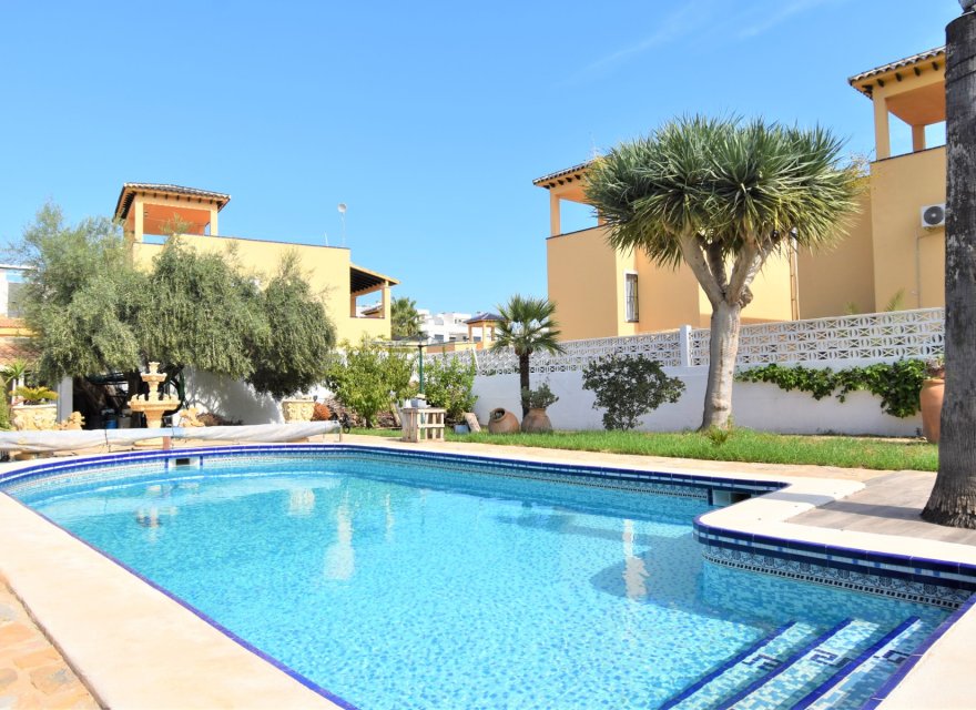 Resale - Villa - Orihuela Costa - Villamartín