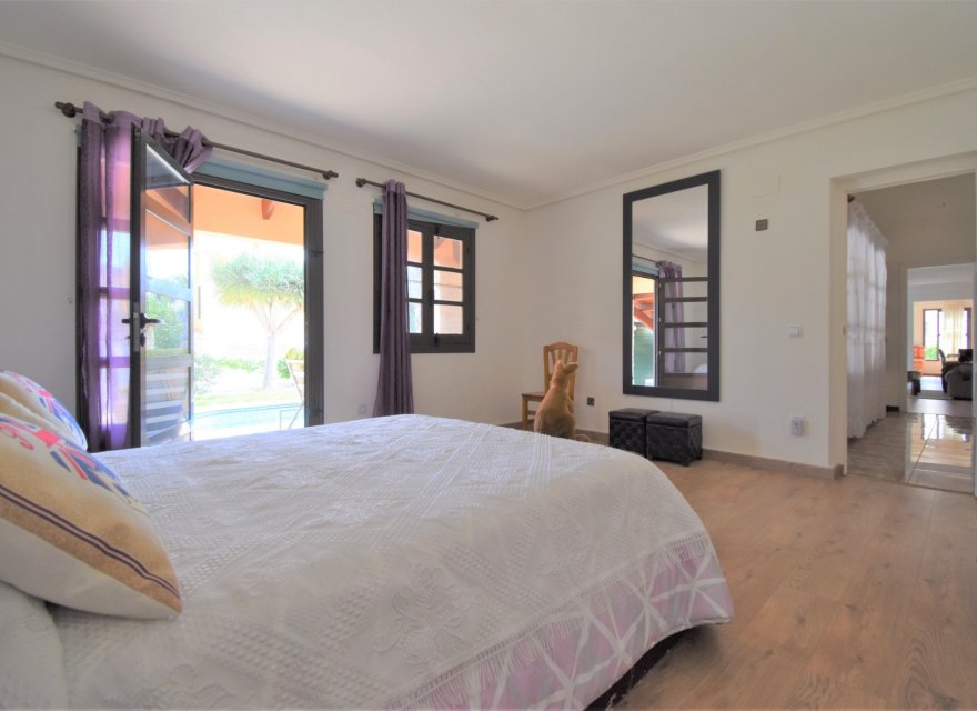 Resale - Villa - Orihuela Costa - Villamartín