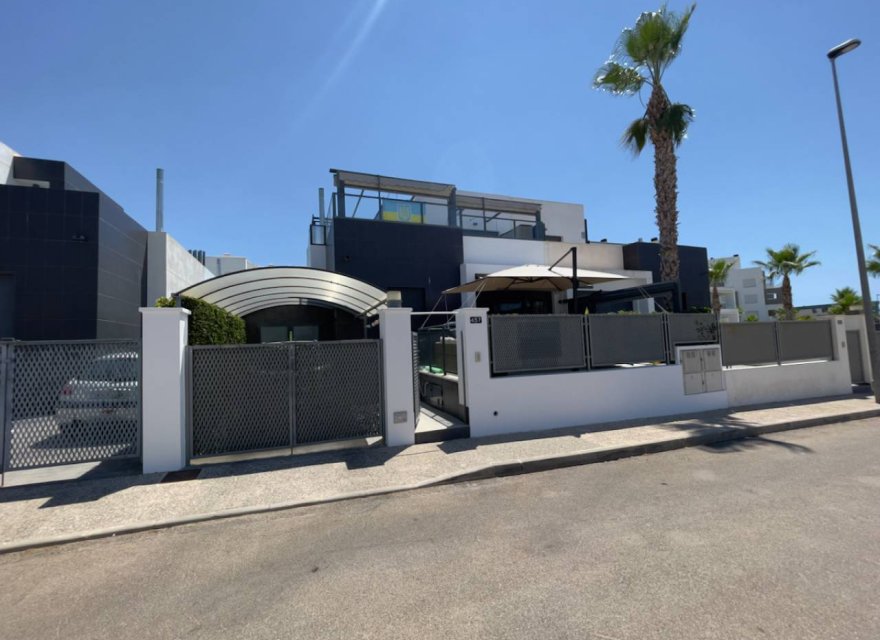 Resale - Villa - Orihuela Costa - Villamartín