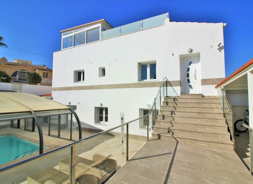 Resale - Villa - Orihuela Costa - Villamartin