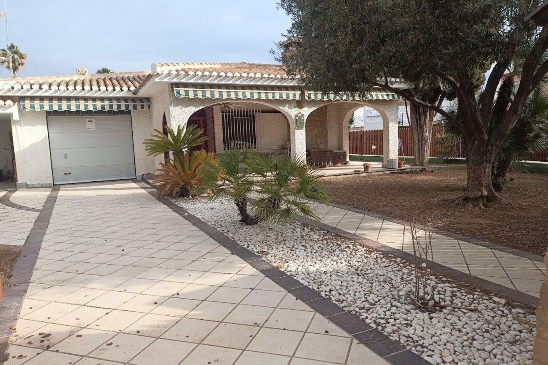 Resale - Villa - Orihuela Costa