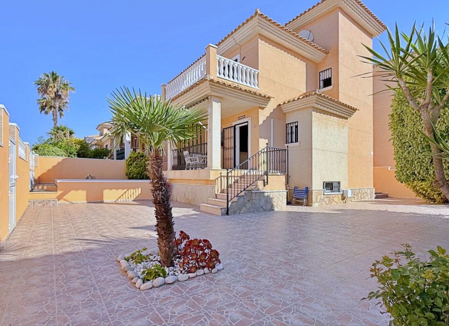 Resale - Villa - Orihuela Costa