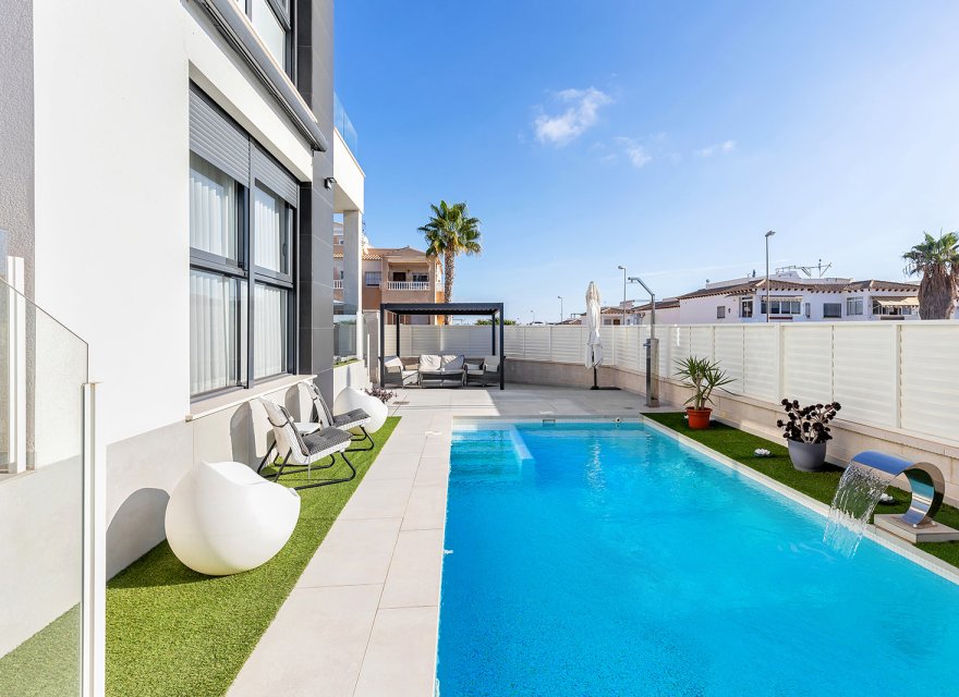 Resale - Villa - Orihuela Costa