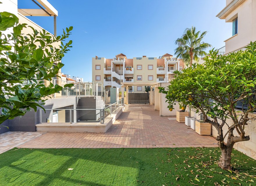 Resale - Villa - Orihuela Costa