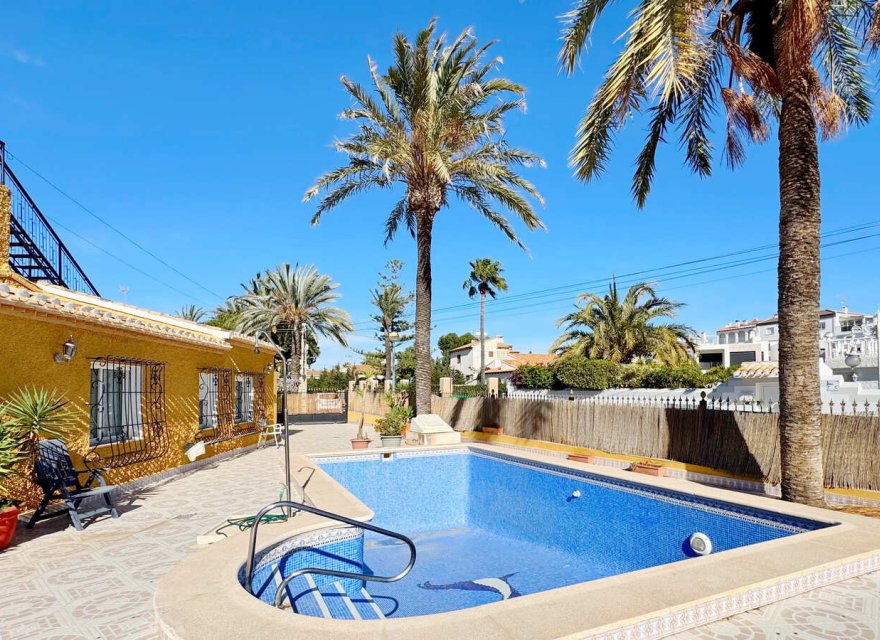 Resale - Villa - Orihuela Costa