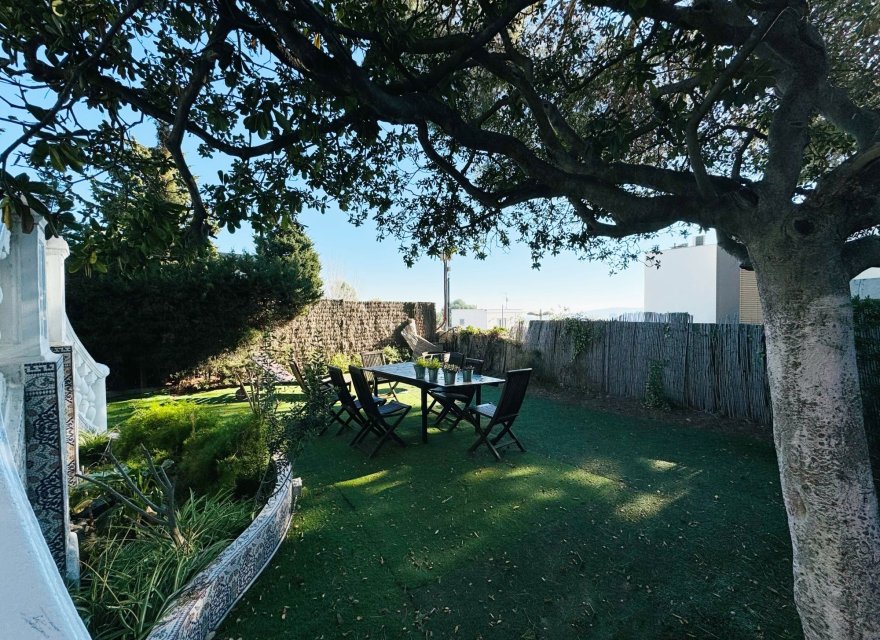 Resale - Villa - Pedralbes