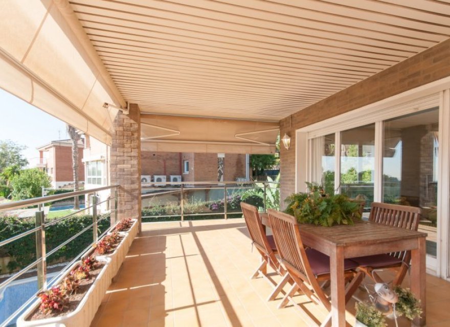 Resale - Villa - Sant Just Desvern