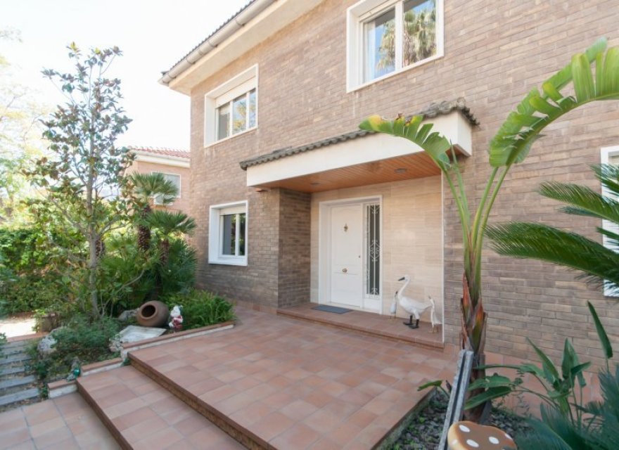 Resale - Villa - Sant Just Desvern