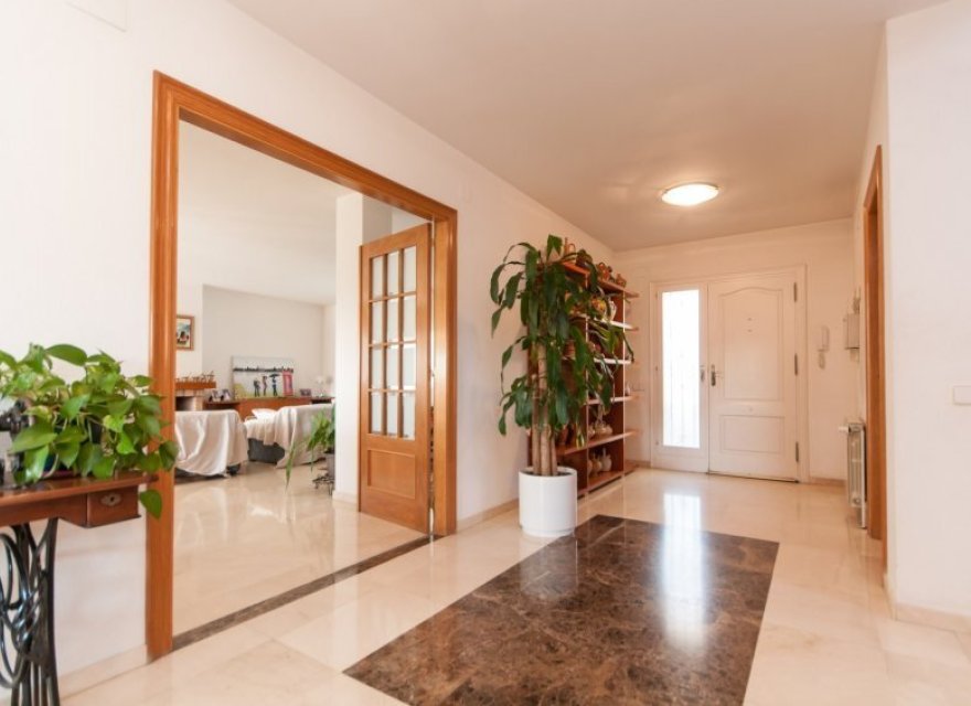 Resale - Villa - Sant Just Desvern