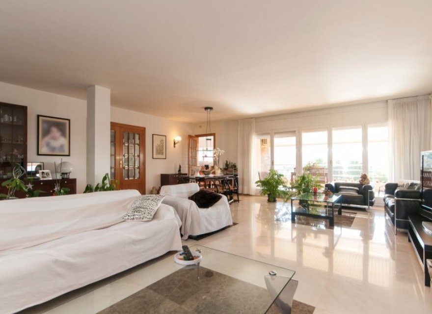 Resale - Villa - Sant Just Desvern