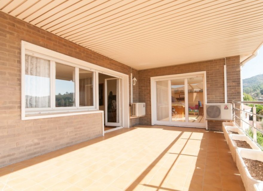 Resale - Villa - Sant Just Desvern