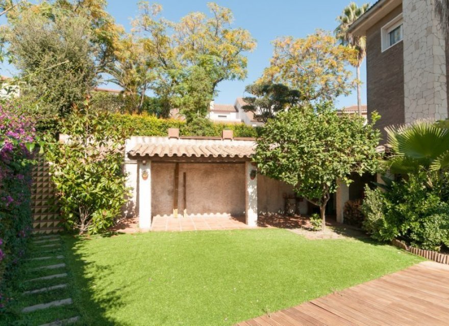 Resale - Villa - Sant Just Desvern