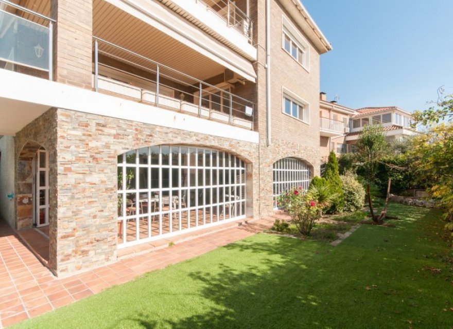 Resale - Villa - Sant Just Desvern