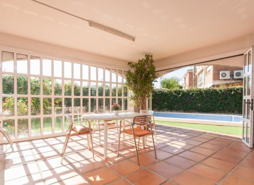 Resale - Villa - Sant Just Desvern