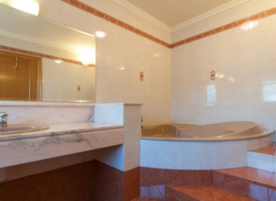 Resale - Villa - Sant Just Desvern