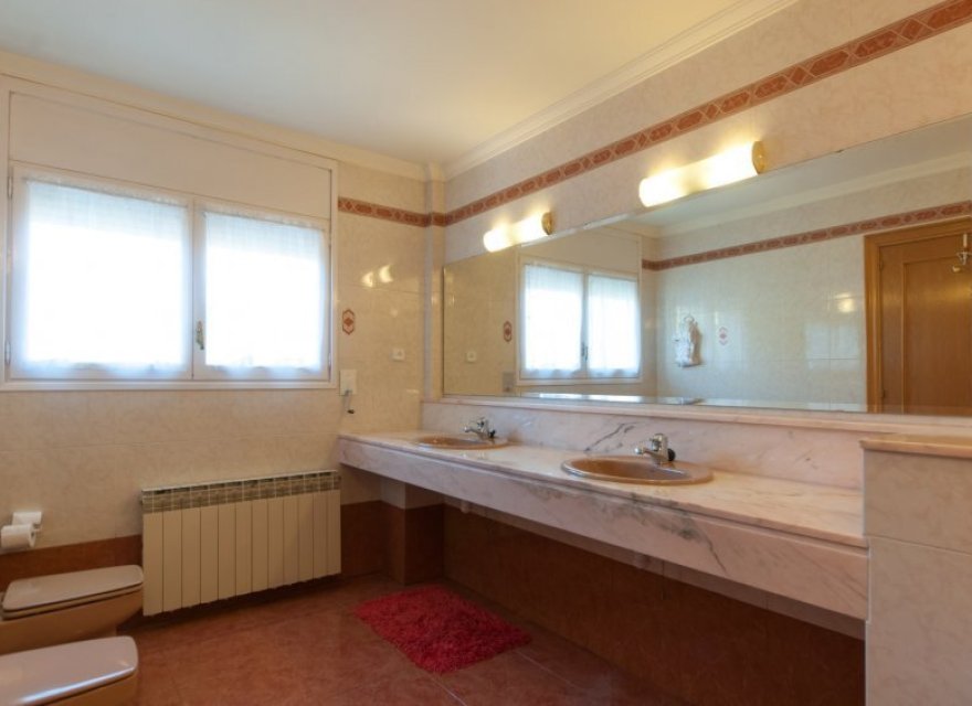 Resale - Villa - Sant Just Desvern