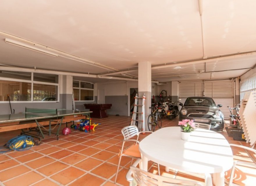 Resale - Villa - Sant Just Desvern